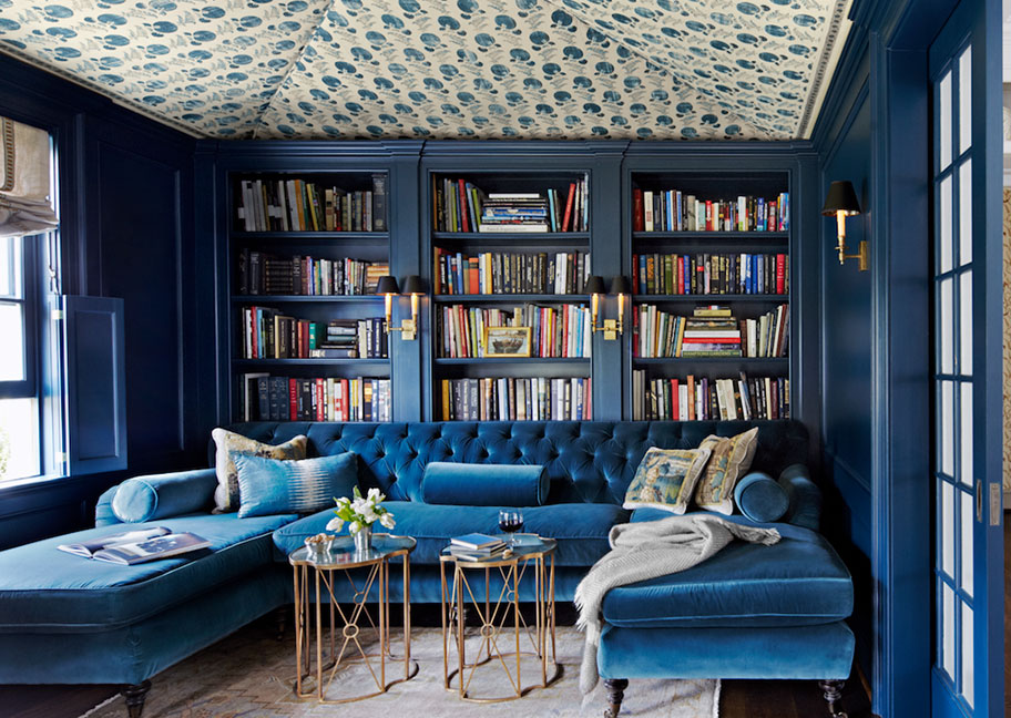 Phòng đọc sách sơn màu xanh sẫm