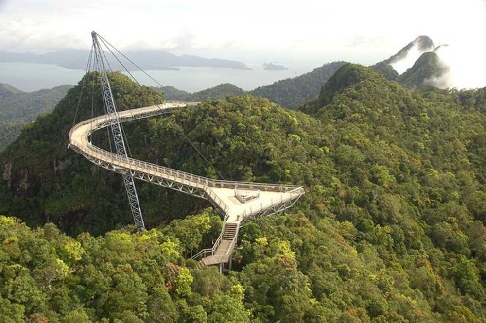 10 cây cầu kỳ lạ và độc đáo nhất trên thế giới 1