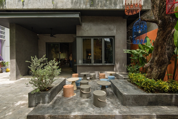 Lột xác từ tòa nhà được xây dựng từ năm 1970, quán cà phê ở Đà Nẵng được lên tạp chí kiến trúc của Mỹ - Ảnh 1.