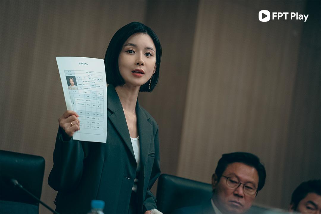 Lee Bo Young vào vai nữ hoàng quảng cáo, gây chú ý vì trở lại cực ngầu sau 2 năm ở ẩn - Ảnh 2.