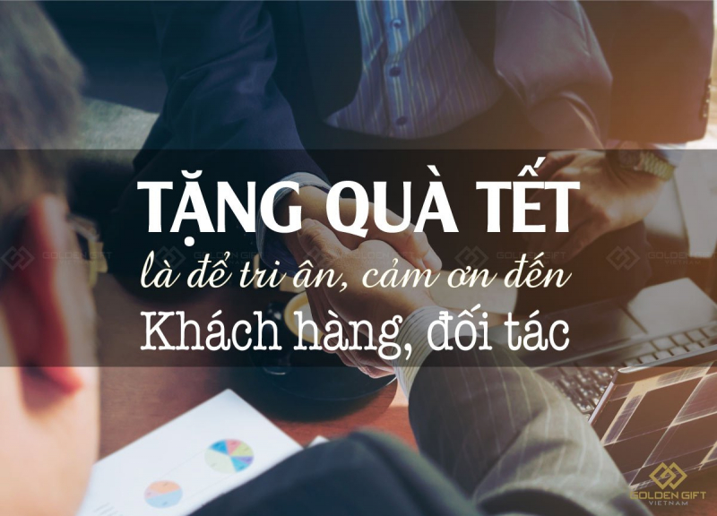 Nên chọn những món quà tặng gắn liền với biểu tượng của công ty hoặc thể hiện sự chăm sóc quan tâm của bạn đến khách hàng dịp Tết đến xuân về.