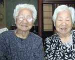 Cặp sinh đôi hơn 107 tuổi ở Nhật lập kỷ lục Guinness sống thọ nhất thế giới
