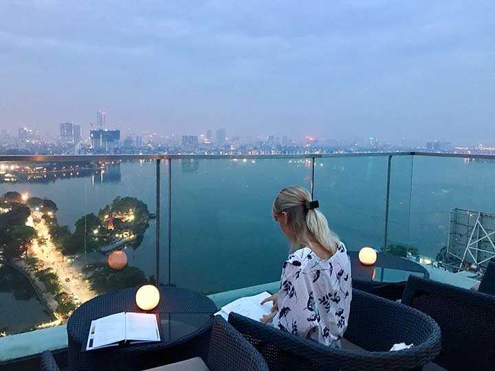 TOP 10 Quán Cafe View Đẹp Trên Cao Ở Hà Nội Về Đêm