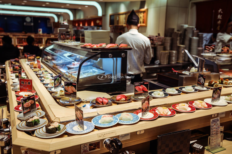 Sushi băng chuyền được sáng tạo đầu tiên từ Yoshiaki Shiraishi