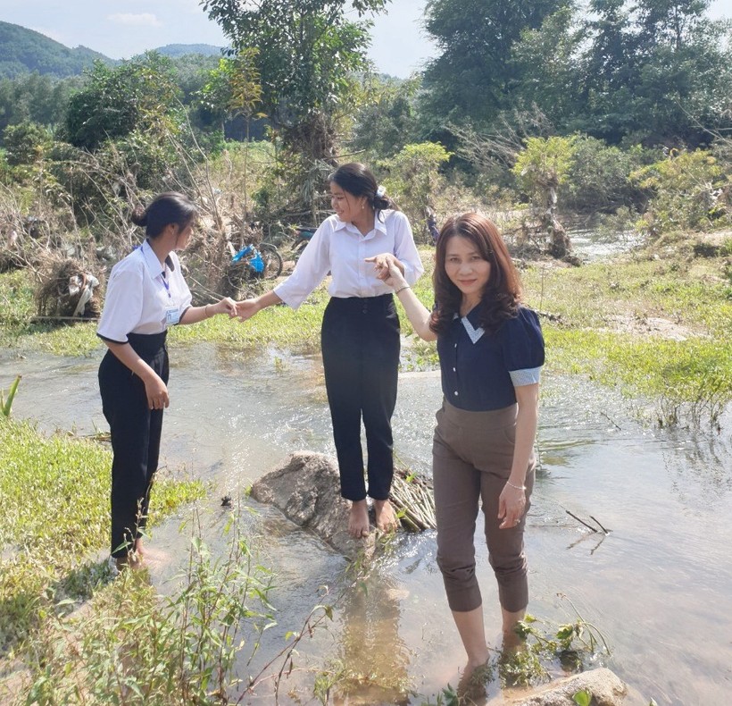 Để học sinh vùng cao không còn thấy tiếng Anh 'khô khan' và 'đáng sợ' ảnh 1