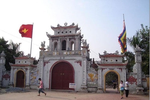 cổng tam quan đền tranh