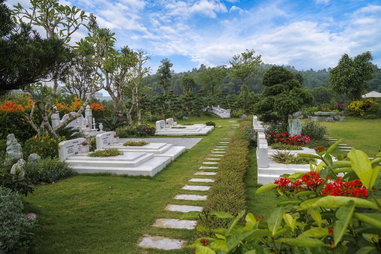 Tảo mộ cuối năm tại công viên Thiên Đức Vĩnh Hằng Viên