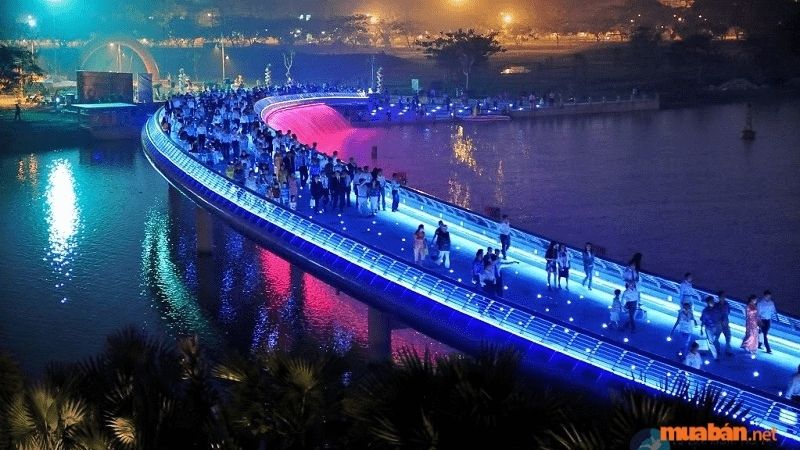 Cầu Ánh Sao là địa điểm chơi tết lãng mạn ở Sài Gòn