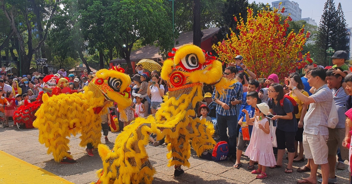 Ngày tết, vì sao người Việt kiêng quét nhà, kiêng cho lửa... để may mắn?