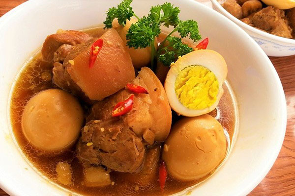 Thịt kho nước dừa - món ăn thân thuộc ngày Tết ở Nam Bộ