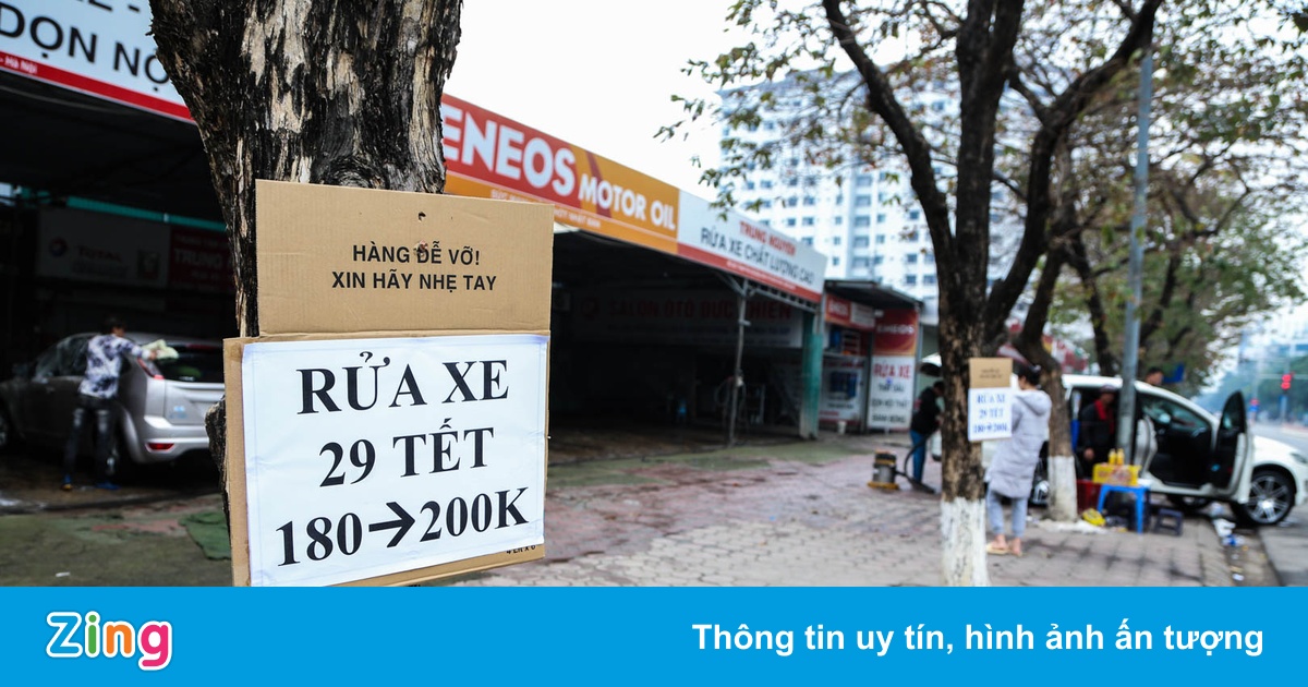 Giá rửa xe tăng gấp 3 lần ngày cận Tết