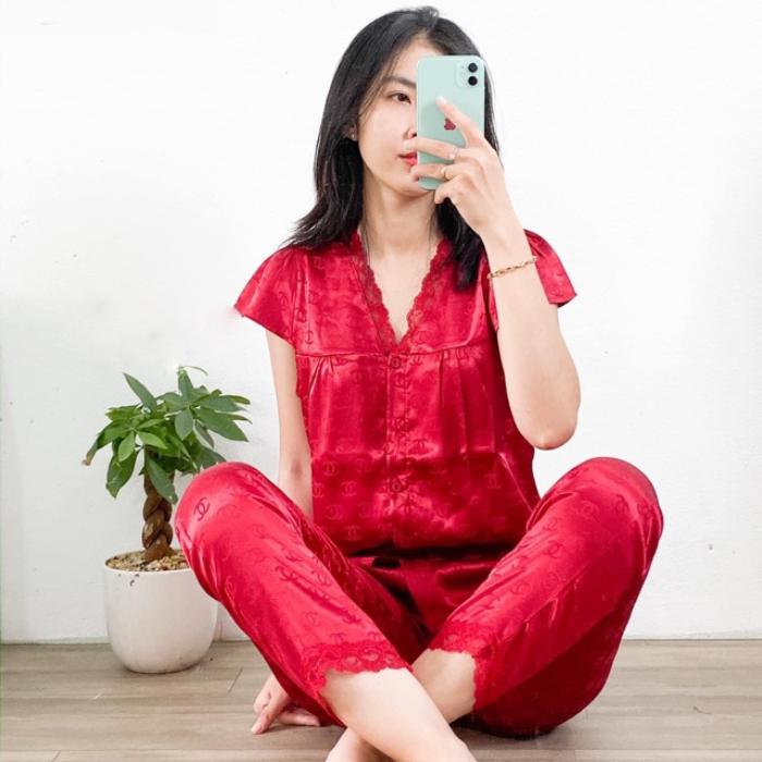 Áo lụa phối ren được thiết kế kiểu độc đáo đến từ thương hiệu Emwear