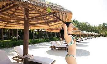 48 tuổi, Hoa hậu Giáng My vẫn tự tin diện bikini ‘đọ dáng’ cùng đàn em