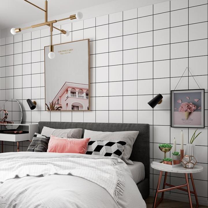 Trang trí phòng ngủ bằng giấy dán tường sọc caro