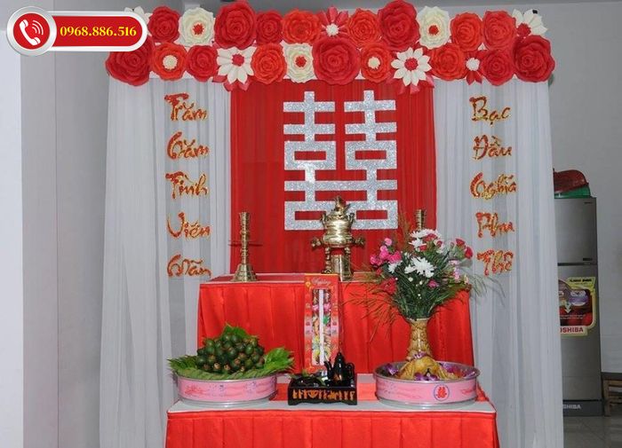 Trang trí bàn thờ trong ngày cưới được thiết kế đơn giản