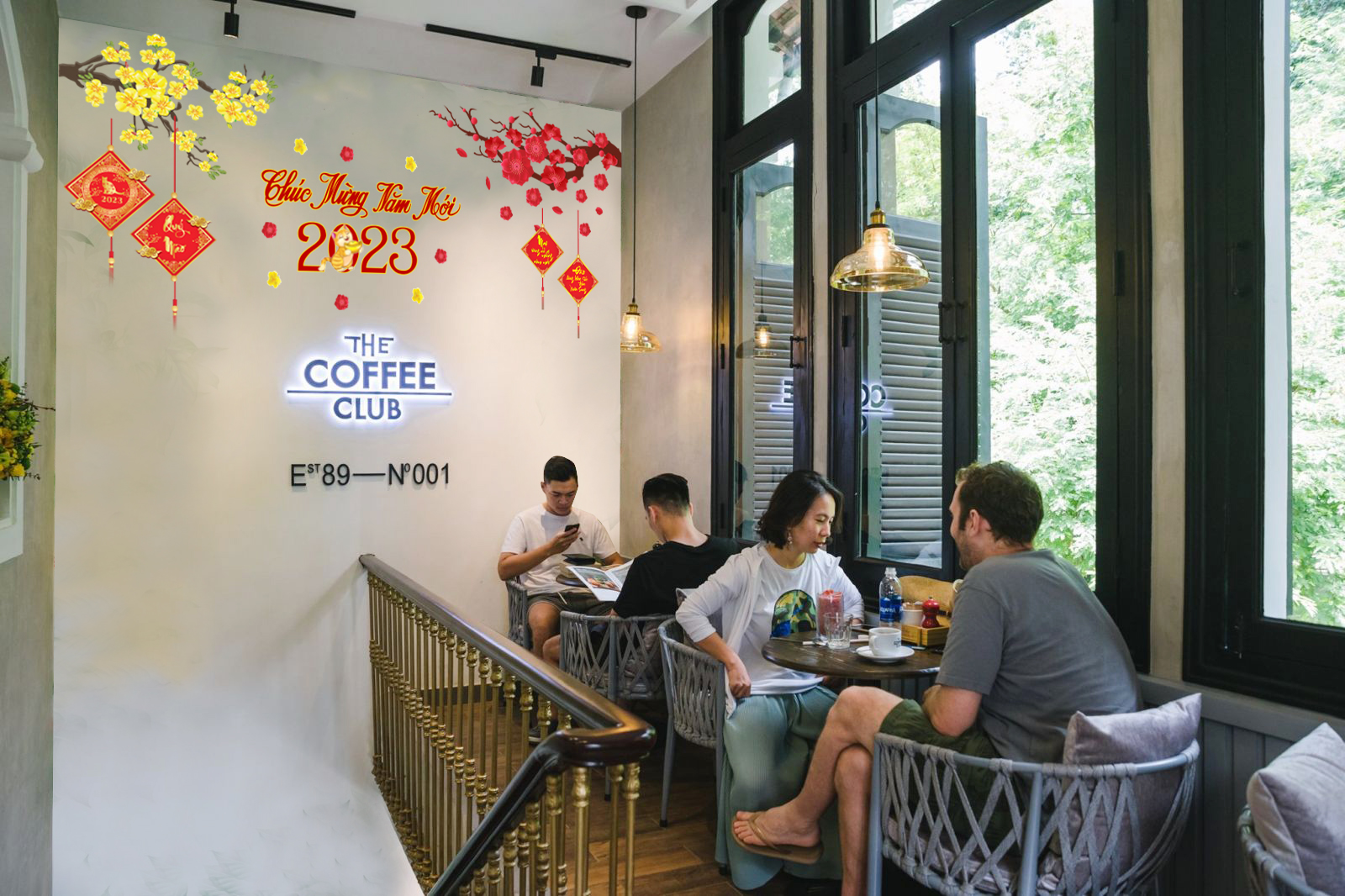 Trang trí tường quán cafe với decal trang trí chủ đề Tết siêu đẹp