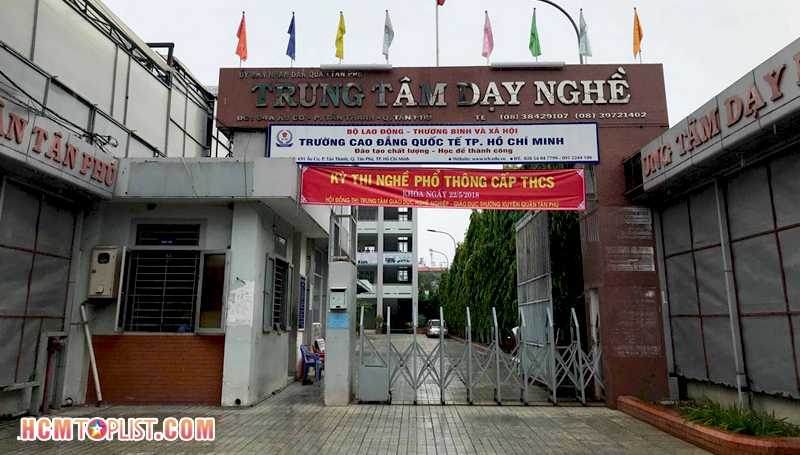 trung-tam-day-nghe-quan-tan-phu-hcmtoplist