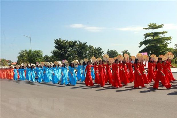 Ao dai - net dep van hoa, bieu tuong cua ve dep phu nu Viet Nam hinh anh 2