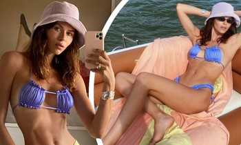 Siêu mẫu Georgia Fowler khoe body tượng tạc với bikini tí hon