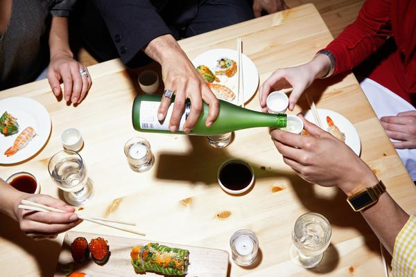 Văn hóa ứng xử khi ăn uống tại Nhật Bản - CÔNG TY CỔ PHẦN XÚC TIẾN ĐẦU TƯ MH VIỆT NAM