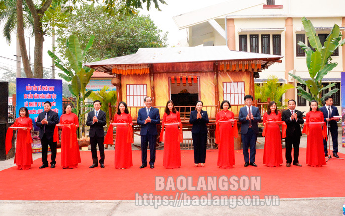 Khai mạc Triển lãm chuyên đề “Giới thiệu, trình diễn di sản văn hóa các dân tộc Nùng, Tày, Dao tỉnh Lạng Sơn” - Ảnh 1.