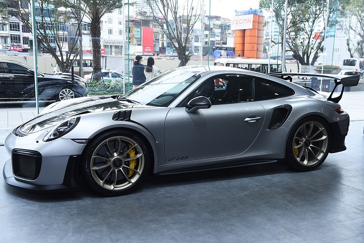 Xe ô tô Porsche 911 GT2 RS