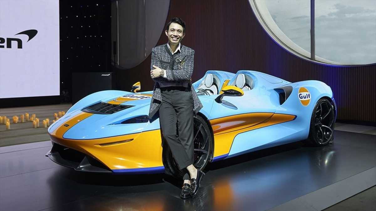 Doanh nhân Phạm Trần Nhật Minh bên chiếc siêu xe McLaren Elva có giá tới 143 tỉ đồng. (Ảnh: Thành Lê)