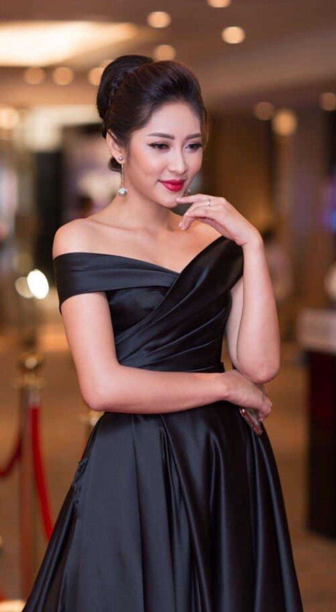 Hoa hậu vừa ly hôn Đặng Thu Thảo đẹp rạng rỡ trong những bộ đầm dạ hội - ảnh 4
