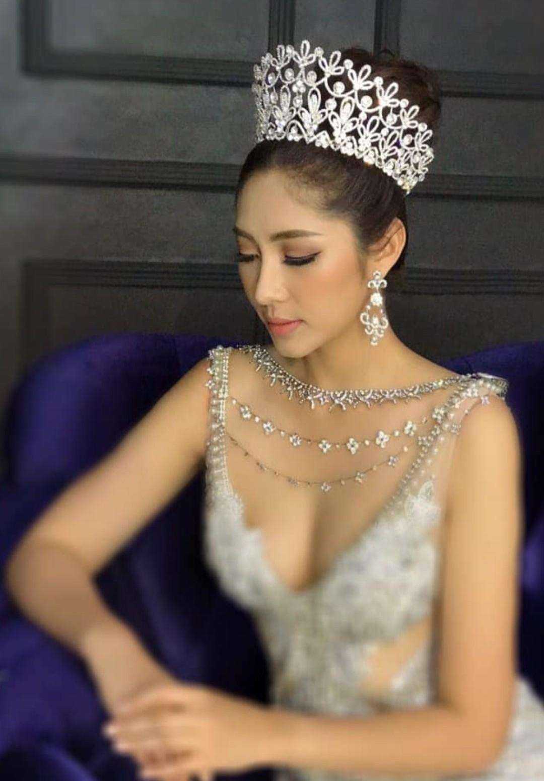 Hoa hậu vừa ly hôn Đặng Thu Thảo đẹp rạng rỡ trong những bộ đầm dạ hội - ảnh 9