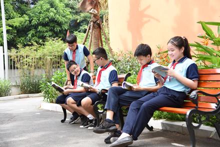 Học sinh THCS Thanh Xuân Trung, quận Thanh Xuân và văn hóa đọc trong nhà trường